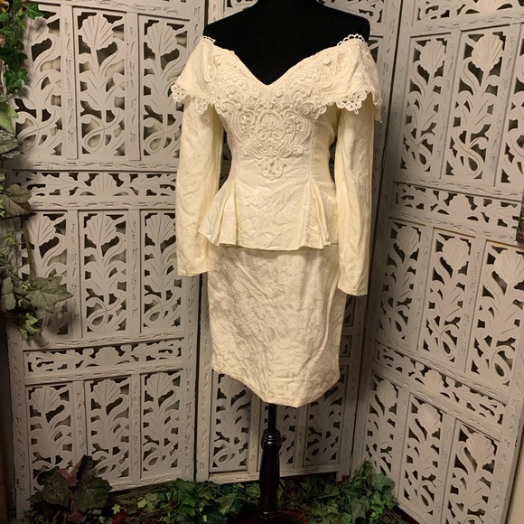 Scott McClintock Dresses & Skirts - VINTAGE IVORY OFF SHOULDER FANCY DRESS